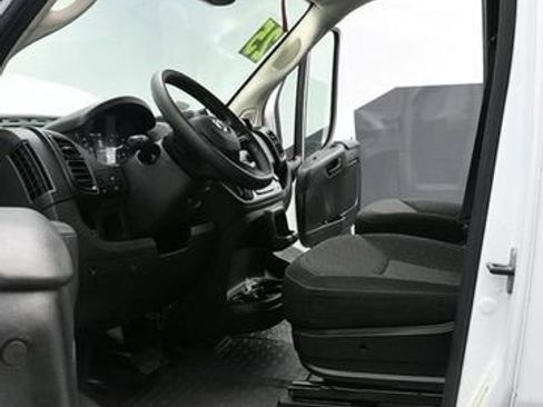 Used 2025 RAM ProMaster 2500 w/ Convenience Group image 14