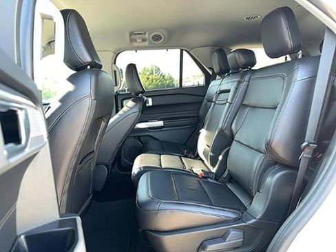 Used 2023 Ford Explorer Limited image 13