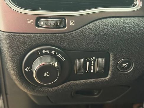 Used 2020 Jeep Cherokee Limited w/ Luxury Group AWD/4WD image 17