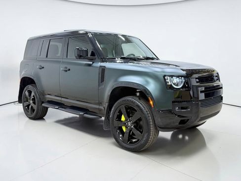 Used 2025 Land Rover Defender 110 X-Dynamic SE AWD/4WD image 15