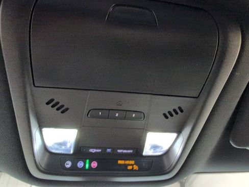 Used 2023 Buick Enclave Essence AWD/4WD image 27