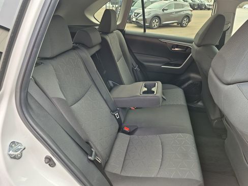 Used 2022 Toyota RAV4 XLE w/ Carpet Mat Package (TMS) image 27