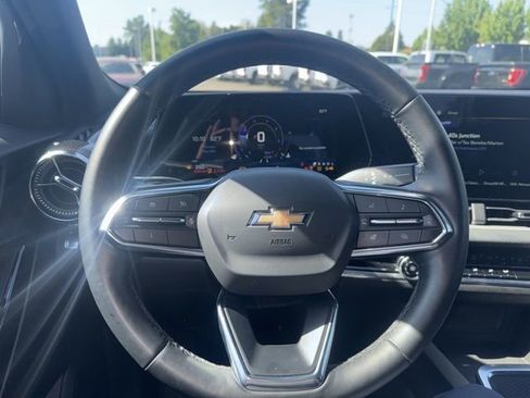 Used 2025 Chevrolet Equinox LT FWD image 14