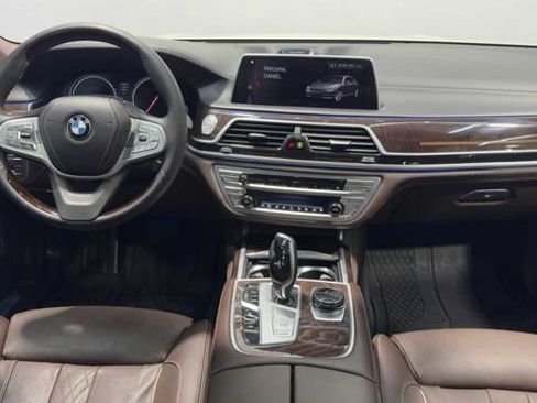 Used 2019 BMW 750i w/ Autobahn Package RWD image 19