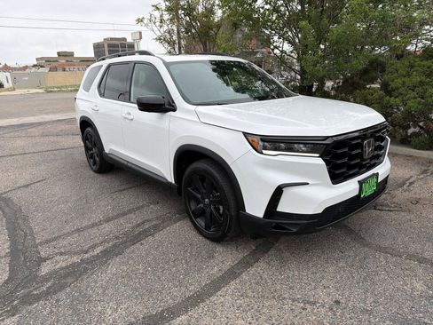 Certified 2025 Honda Pilot Black Edition image 1