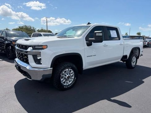 Used 2021 Chevrolet Silverado 2500 LT AWD/4WD image 3