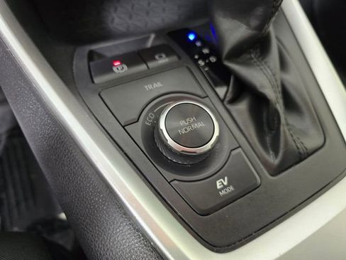 Used 2021 Toyota RAV4 XLE w/ Convenience Package AWD/4WD image 36