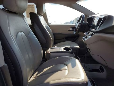 Used 2018 Chrysler Pacifica Touring-L Plus image 26