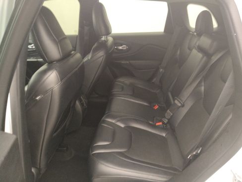 Used 2021 Jeep Cherokee Latitude Plus FWD image 18