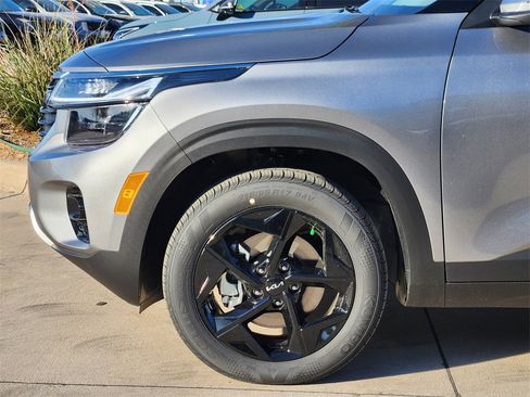 New 2026 Kia Seltos EX image 5