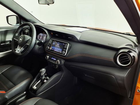 Used 2019 Nissan Kicks SR w/ SR Premium Package FWD image 9