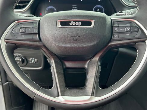 Used 2024 Jeep Grand Cherokee Limited w/ Luxury Tech Group II image 25