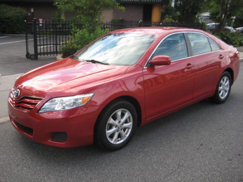 Used 2011 Toyota Camry LE w/ LE Extra-Value Pkg image 9