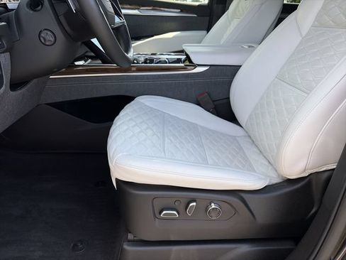Used 2025 Cadillac Escalade Sport Platinum w/ LPO, Floor Liner Package AWD/4WD image 27