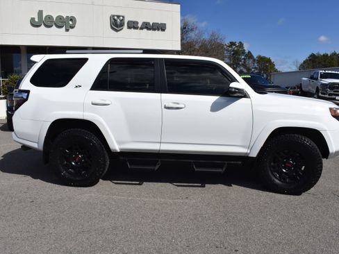Used 2021 Toyota 4Runner SR5 Premium w/ Moonroof Package image 10