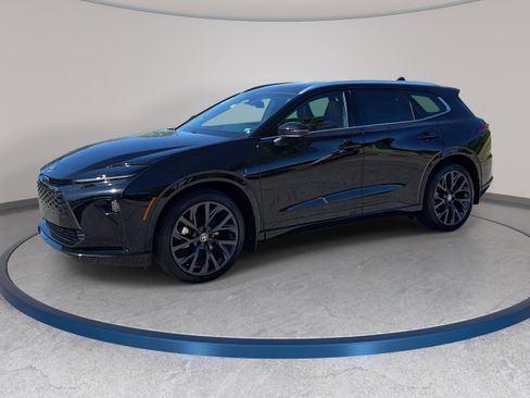 Used 2025 Toyota Crown Signia w/ Advanced Technology Package image 1