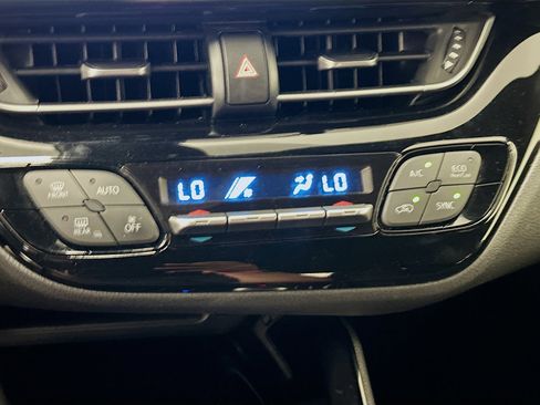 Used 2019 Toyota C-HR XLE FWD image 24