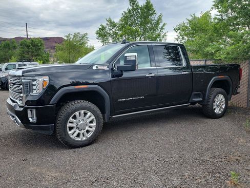 Used 2022 GMC Sierra 3500 Denali w/ Denali Ultimate Package AWD/4WD image 1