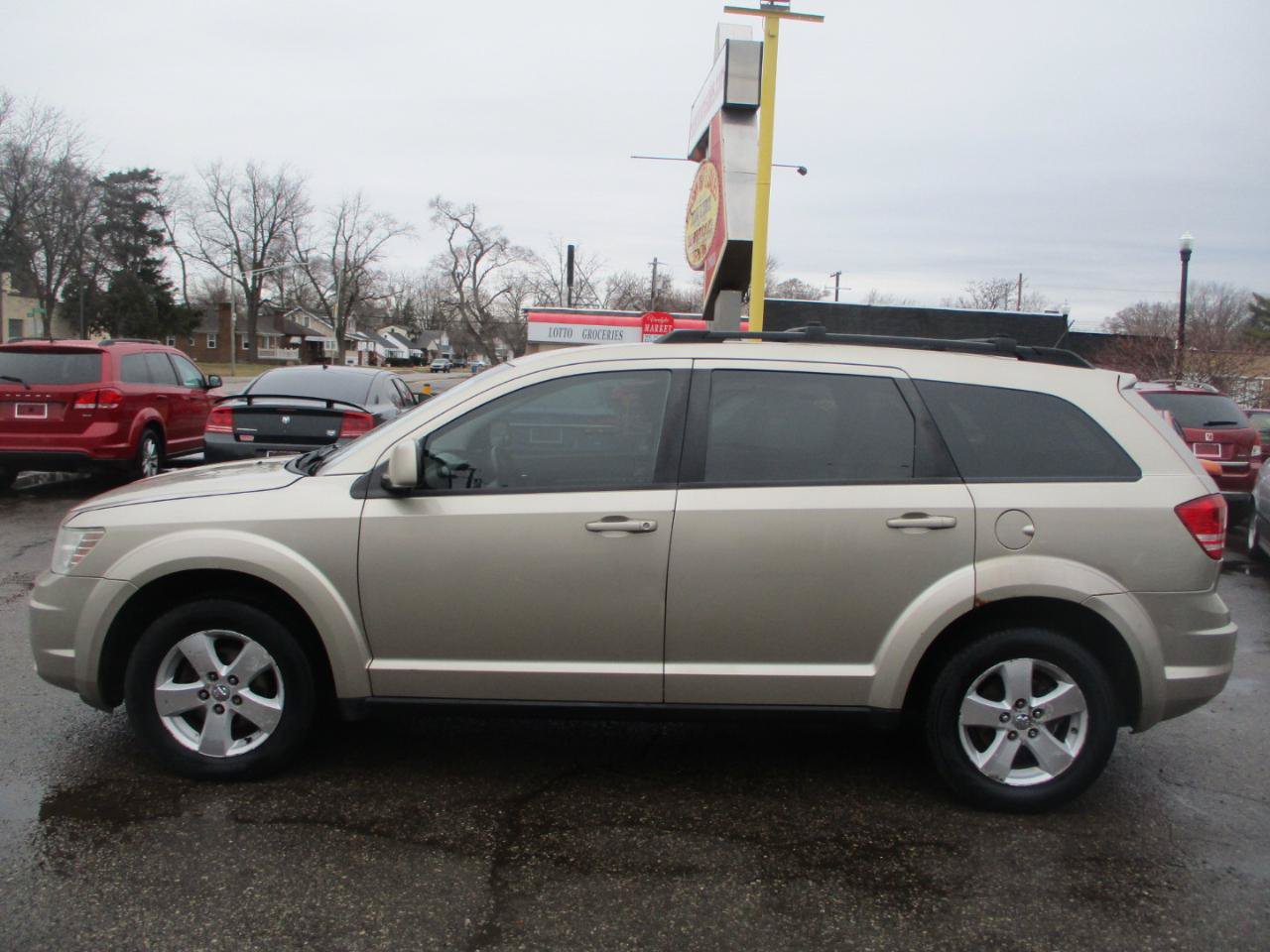 Used 2009 Dodge Journey SXT w/ Rear Seat Video Group I FWD image 4