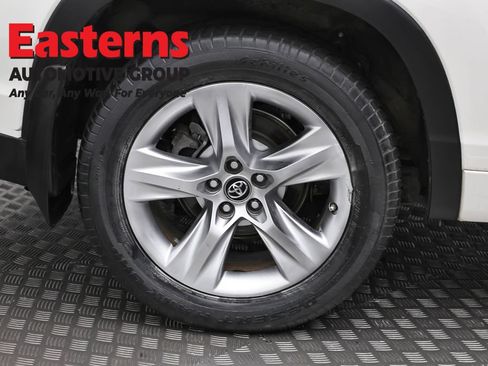 Used 2017 Toyota Highlander Limited Platinum AWD/4WD image 35
