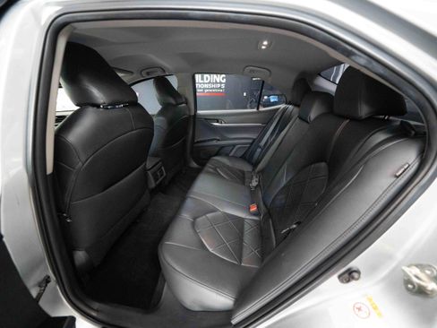 Used 2018 Toyota Camry XLE FWD image 23