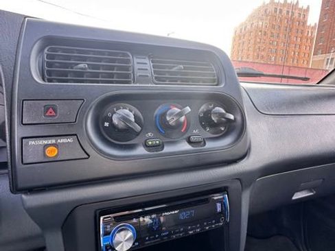 Used 2001 Nissan Frontier XE image 10