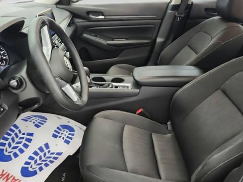 Used 2025 Nissan Altima 2.5 SV AWD/4WD image 11