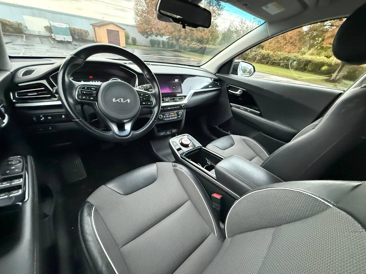 Used 2022 Kia Niro EX FWD image 10