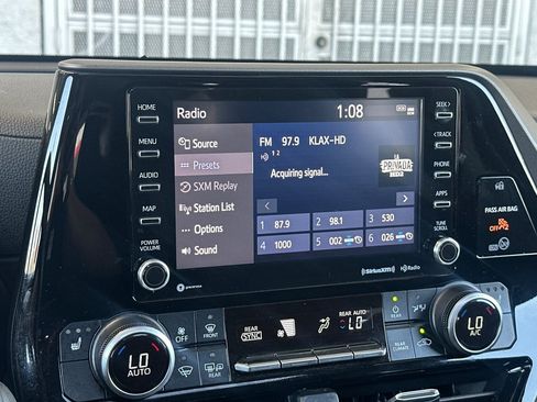 Certified 2021 Toyota Highlander XLE FWD image 18