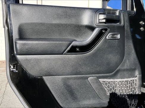 Used 2017 Jeep Wrangler Unlimited Sahara image 24