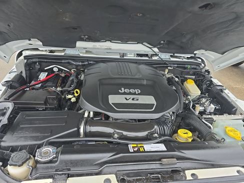 Used 2016 Jeep Wrangler Sahara w/ Connectivity Group image 28