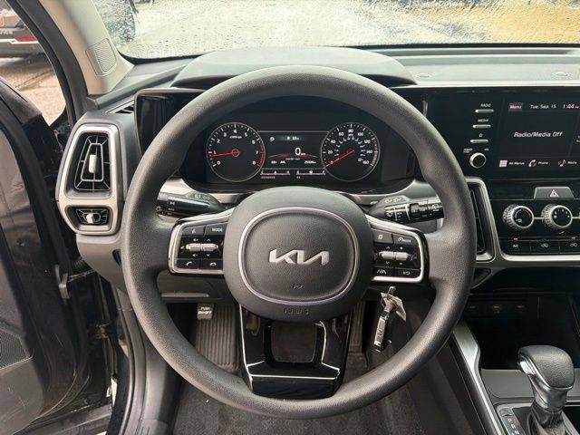 Used 2023 Kia Sorento LX FWD image 25