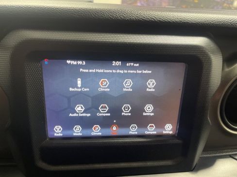 Used 2022 Jeep Wrangler Sport image 15