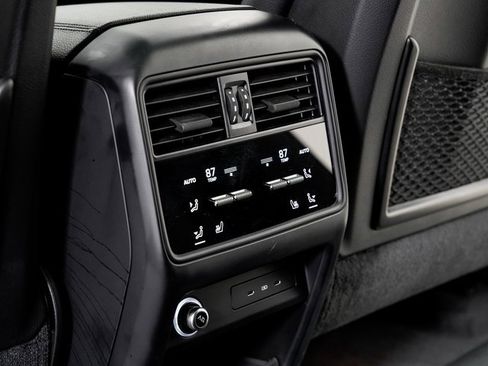 Used 2024 Porsche Cayenne image 23