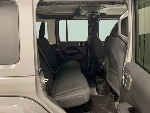 Used 2021 Jeep Wrangler Unlimited Sahara w/ Uconnect 4C Nav & Sound Group AWD/4WD image 31