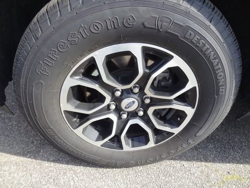 Used 2024 Ford Expedition XLT image 12