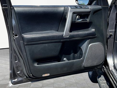 Used 2019 Toyota 4Runner SR5 AWD/4WD image 20