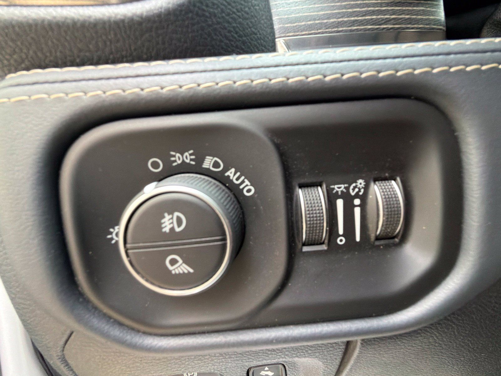Used 2021 RAM 1500 Limited w/ Off-Road Group AWD/4WD image 16
