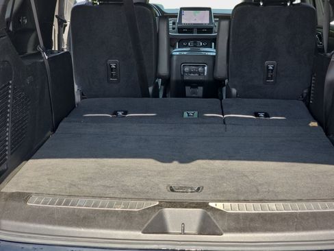Used 2021 Chevrolet Suburban Premier w/ Premium Package AWD/4WD image 14