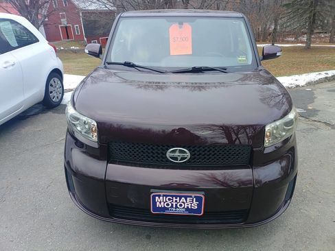 Used 2010 Scion xB image 2