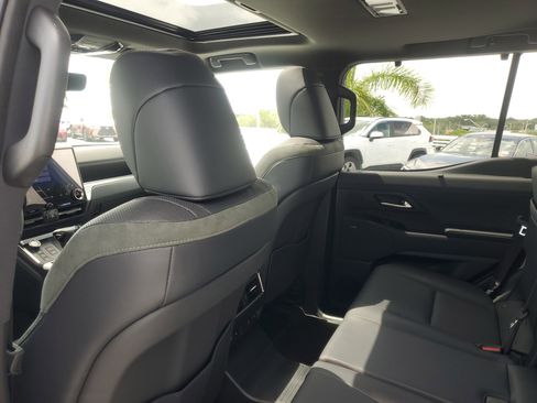 Used 2025 Lexus GX 550 w/ Accessory Package (CT) AWD/4WD image 14