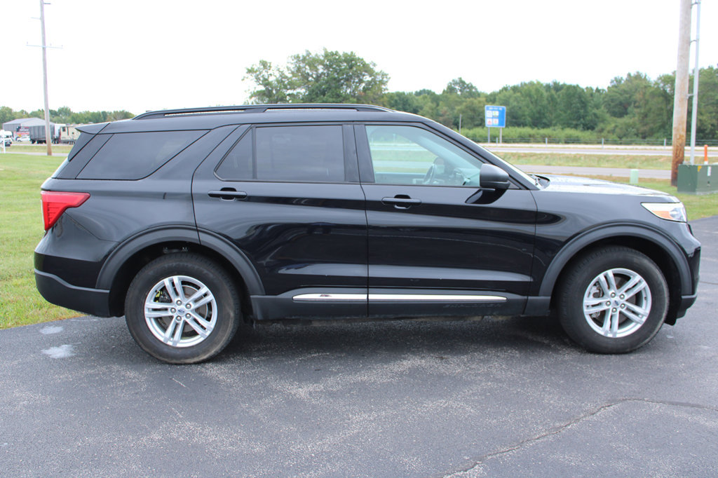 Used 2021 Ford Explorer XLT AWD/4WD image 17