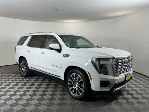 Used 2026 GMC Yukon Denali w/ Denali Reserve Package AWD/4WD image 3