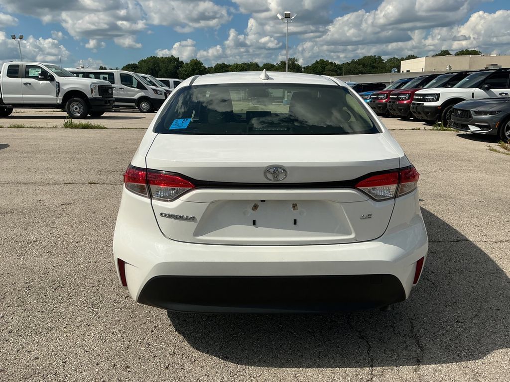 Used 2023 Toyota Corolla LE w/ LE Convenience Package FWD image 3