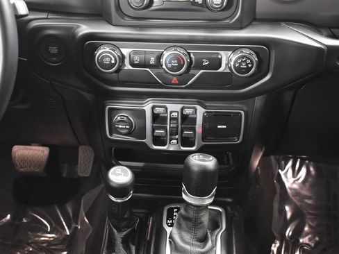 Used 2018 Jeep Wrangler Unlimited Sport S AWD/4WD image 14