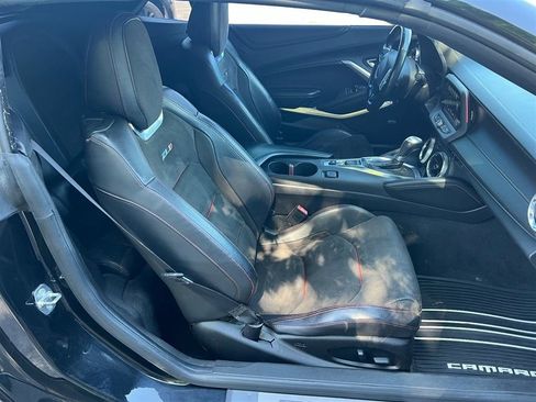Used 2018 Chevrolet Camaro SS RWD image 9
