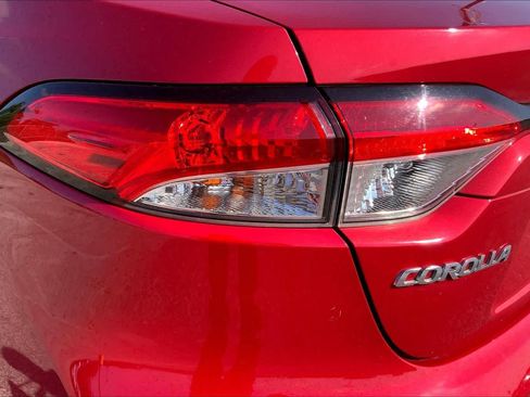 Used 2020 Toyota Corolla LE FWD image 28