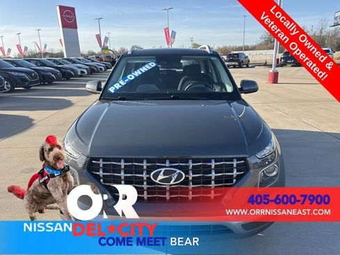 Used 2025 Hyundai Venue SEL FWD image 8