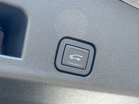 Used 2026 Chevrolet Traverse RS FWD image 10