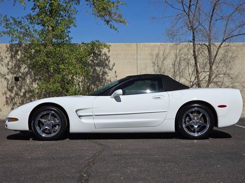 Used 2004 Chevrolet Corvette Convertible w/ Preferred Equipment Group RWD image 8